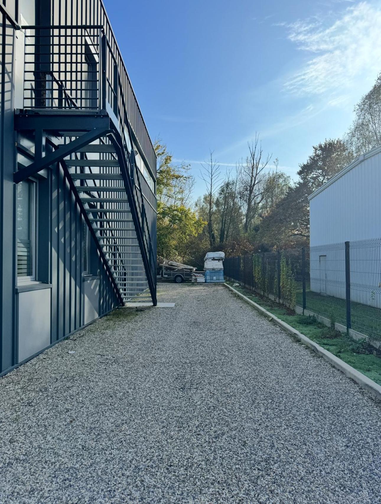 Loft Epure Avec Parking Prive. *