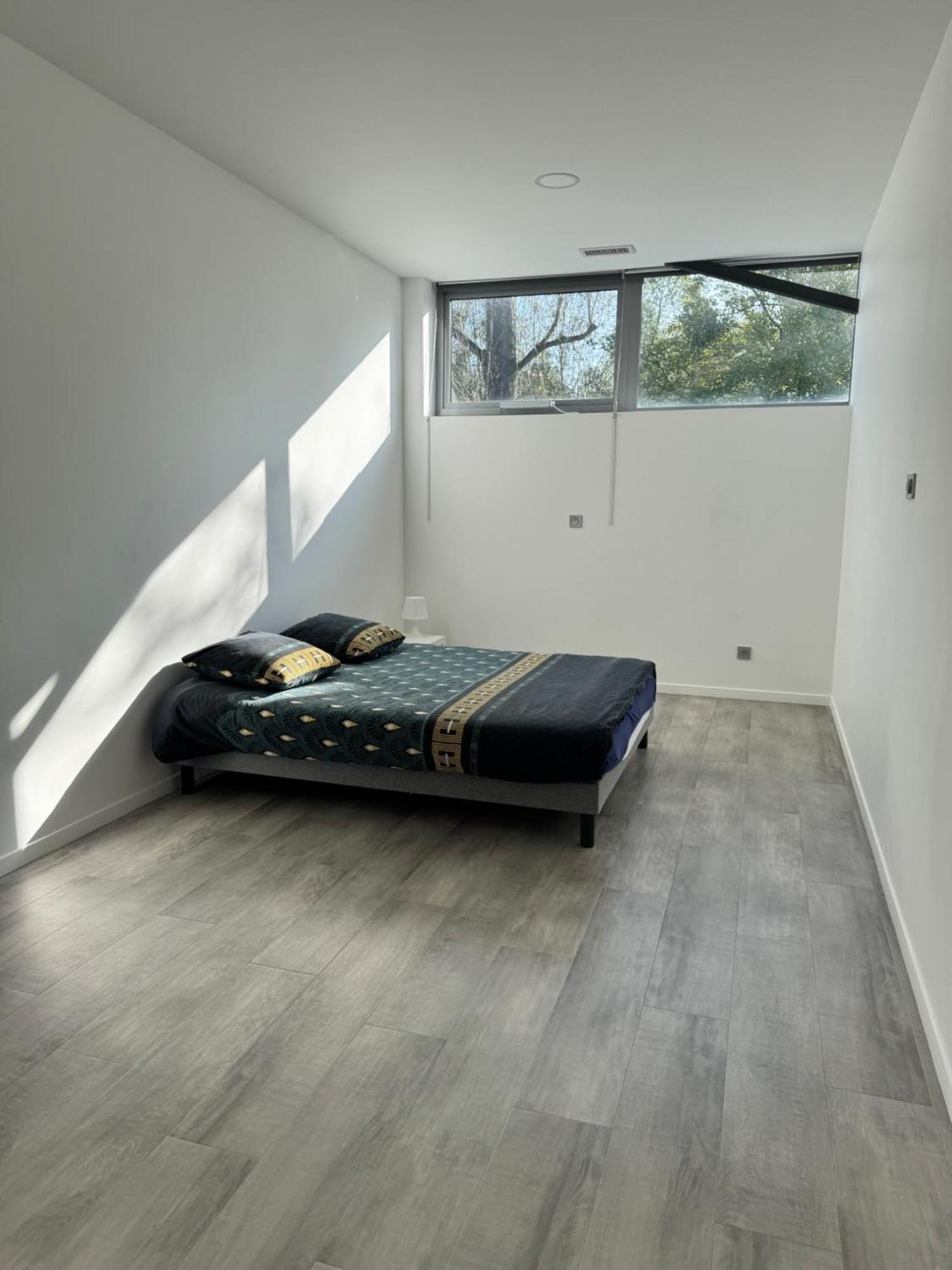 Loft Epure Avec Parking Prive. *